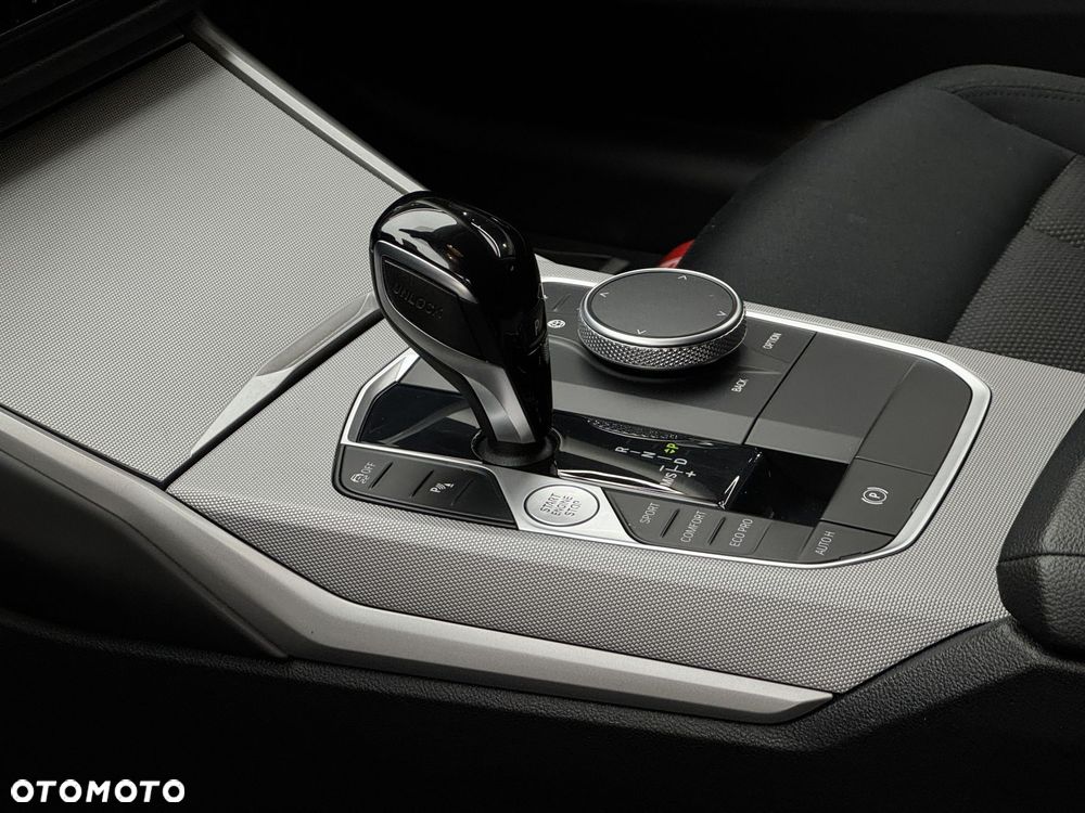 BMW Seria 3 318d - 11