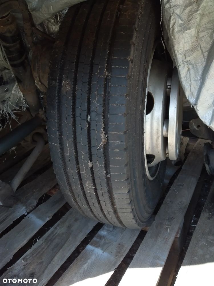 Midlum koła 17,5cala opony prowadzące 2szt i napędowe 4szt ladne opony Midlum Eurocargo Man Daf zderzak tył z lampami orazOpony zimowe cena 320 za 2 szt 225/45/19 V XL Barum Polaris 5