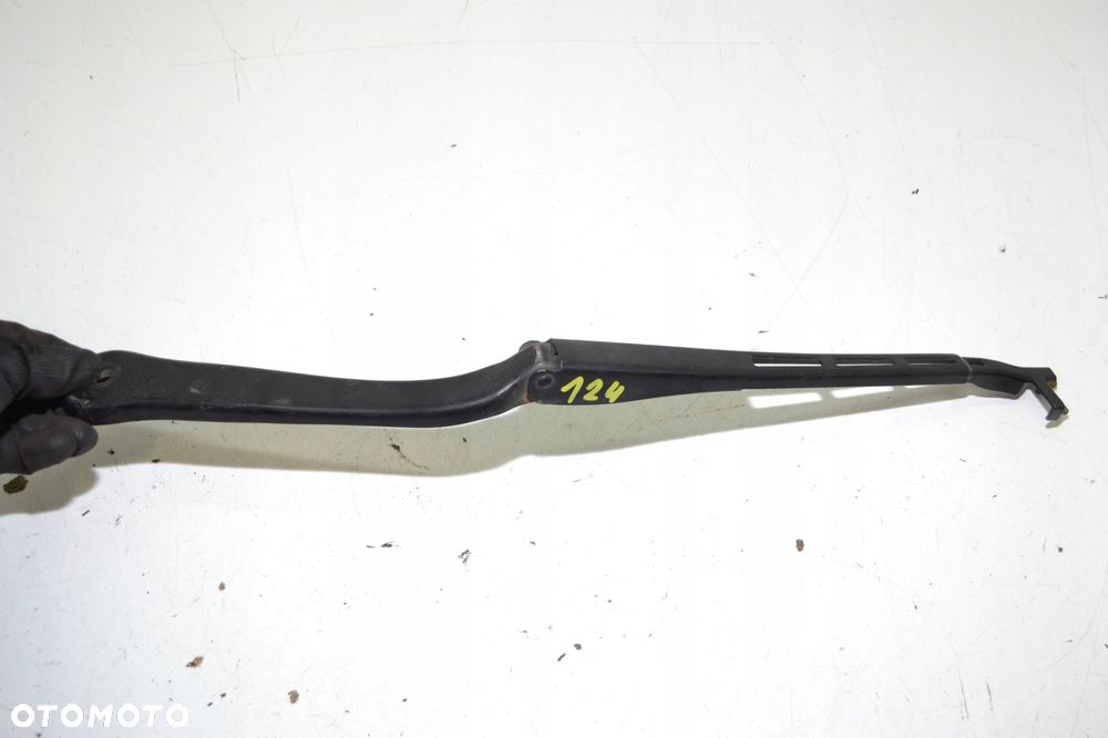 RAMIĘ WYCIERACZKI LEWY PRZÓD BMW E93 7118214 - 2