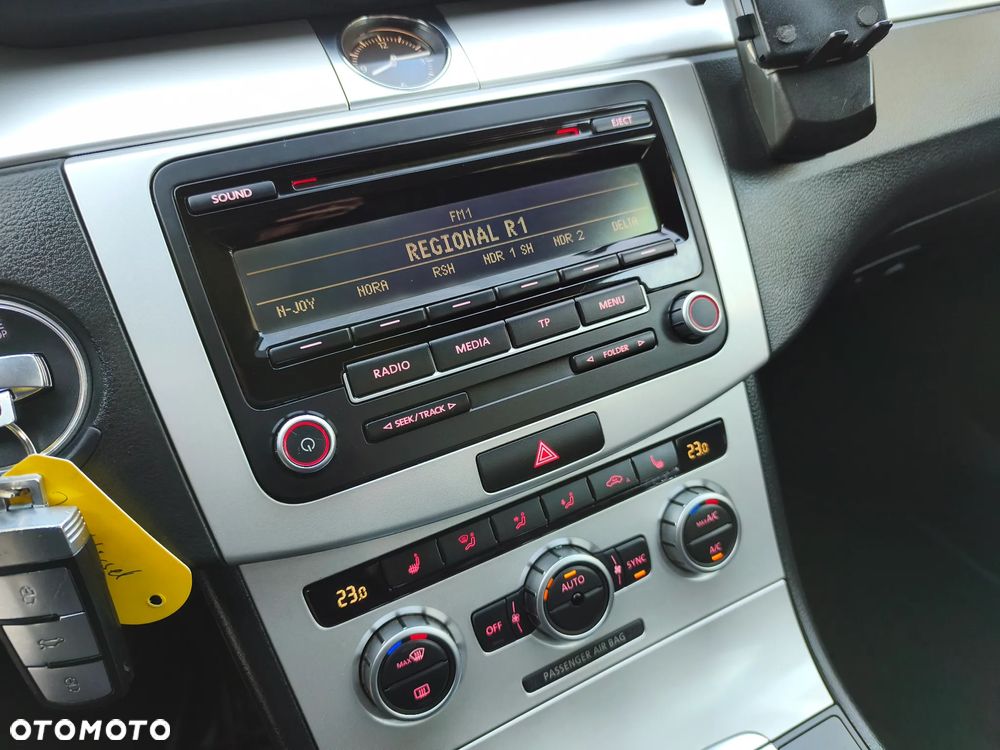 Volkswagen Passat - 28