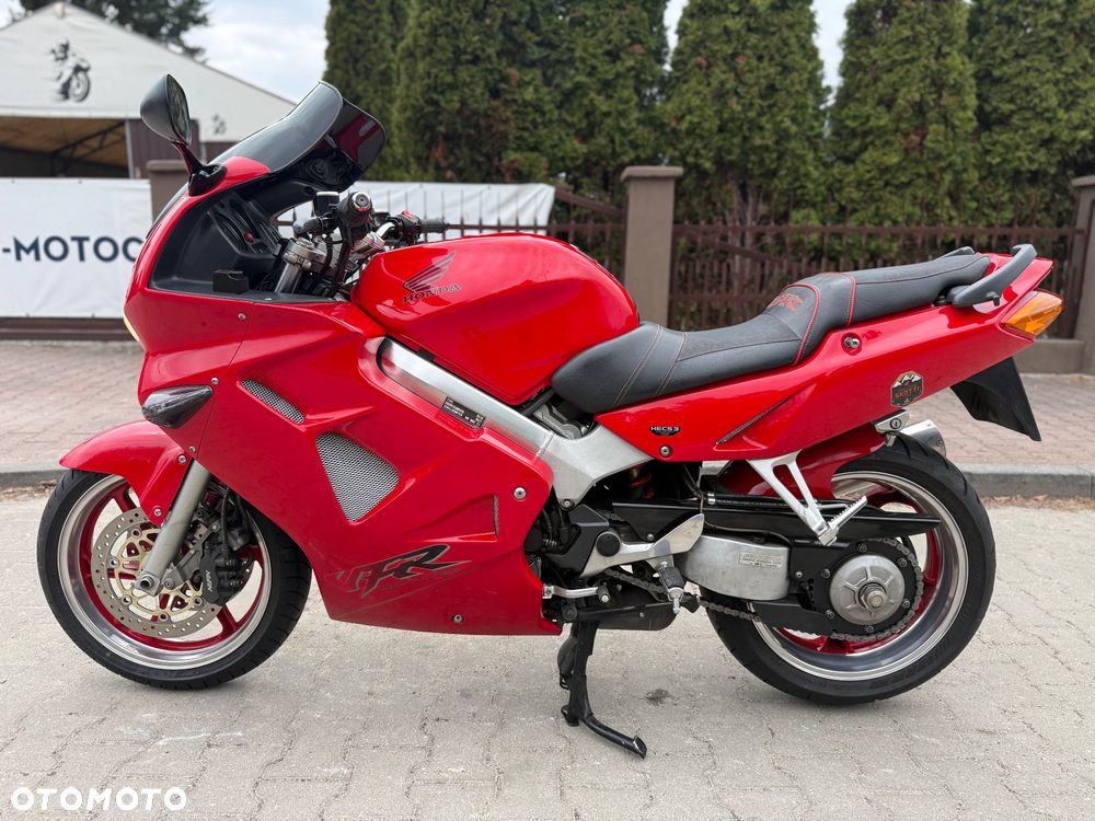 Honda VFR - 16
