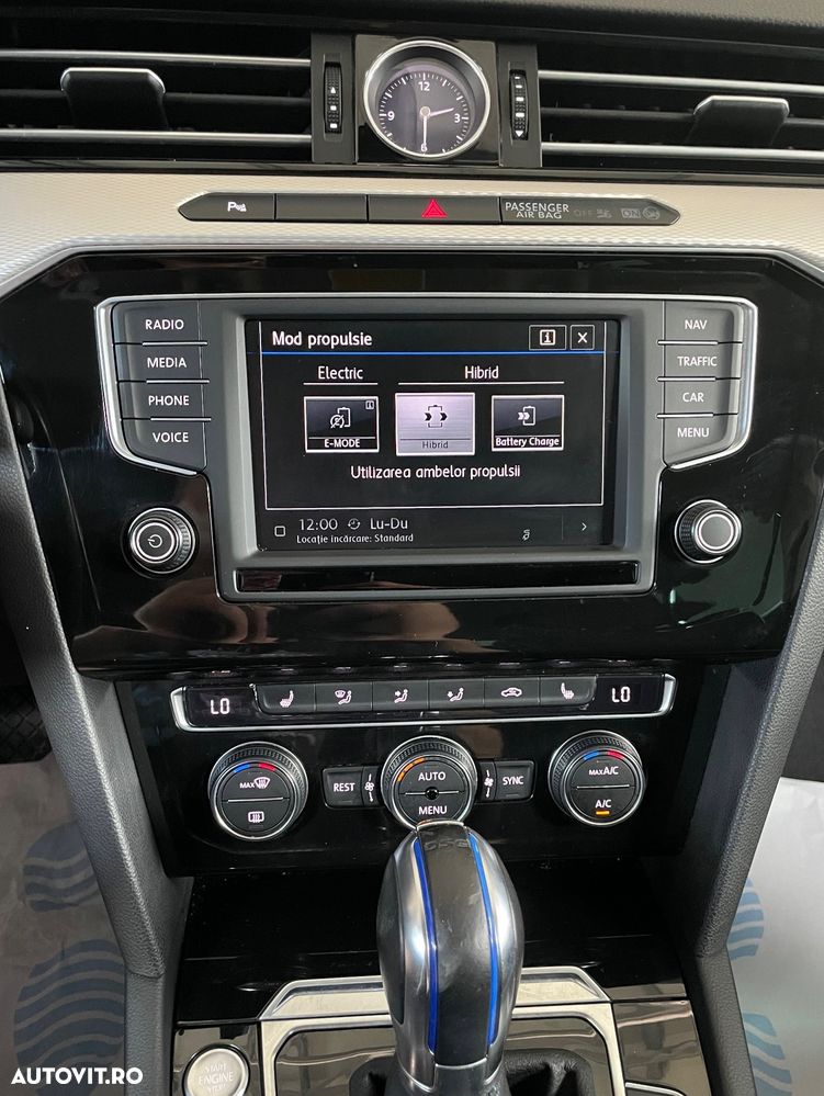 Volkswagen Passat - 33