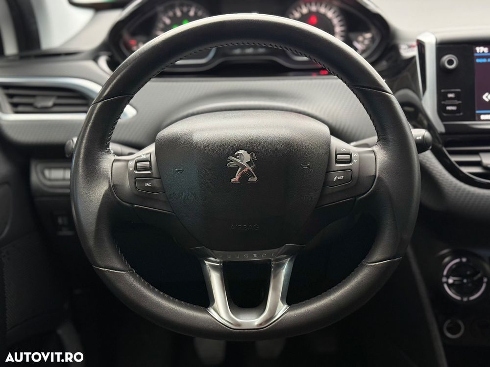 Peugeot 208 PureTech 82 Style - 9