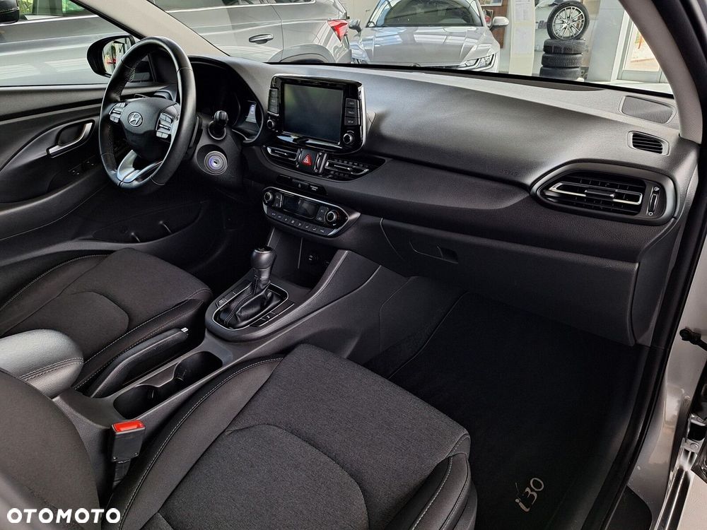 Hyundai i30 1.6 D Comfort DCT - 25