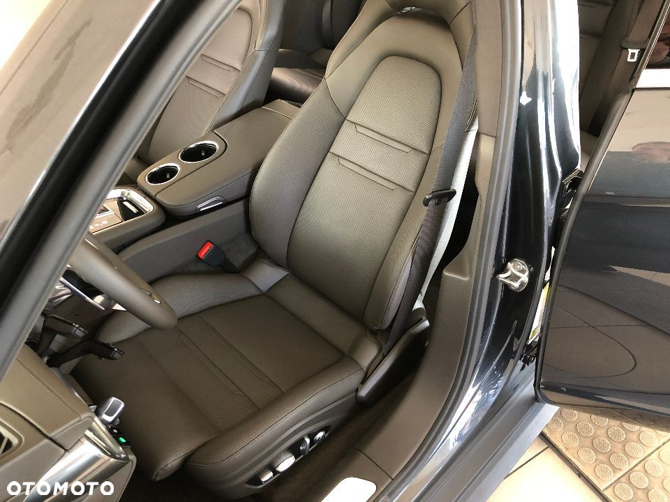 Porsche Panamera 4S - 13