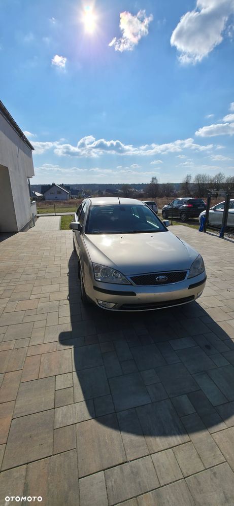 Ford Mondeo 1.8 Ambiente - 22