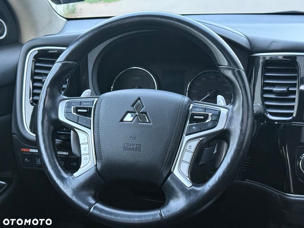 Mitsubishi Outlander 2.0 4WD Top - 26