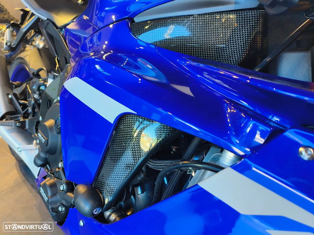 Yamaha YZF R1 - 4