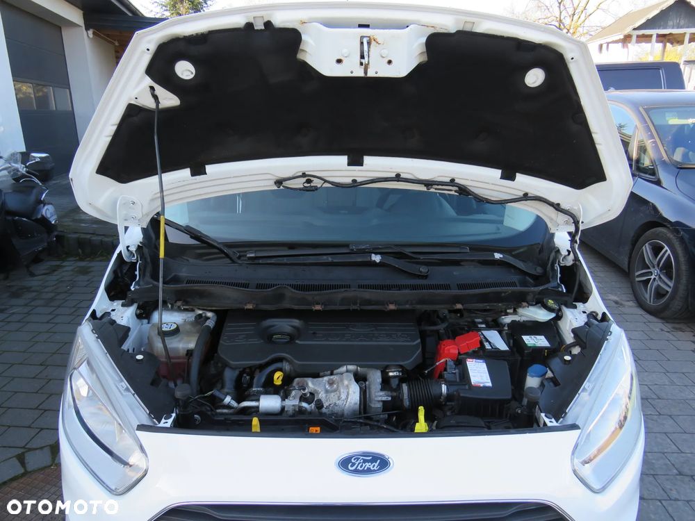 Ford Tourneo Courier - 38