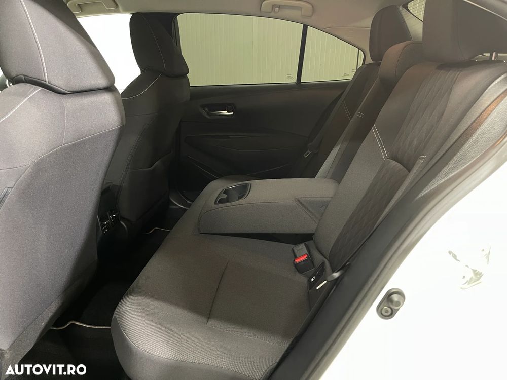 Toyota Corolla Sedan 1.8 HSD Business - 11