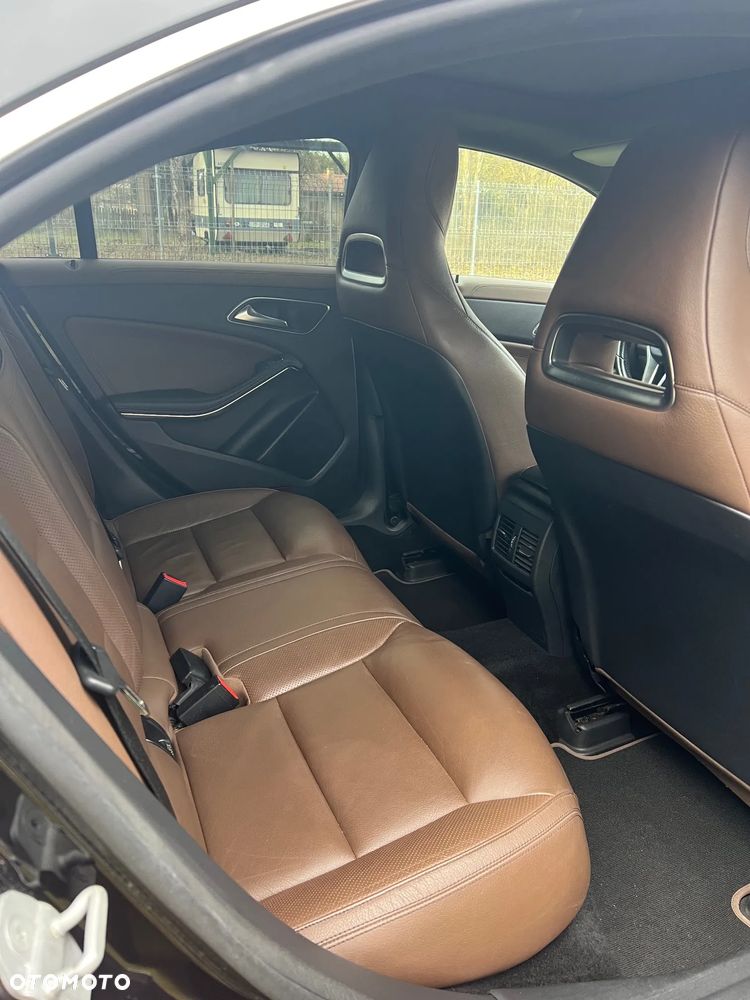 Mercedes-Benz CLA 250 7G-DCT - 12