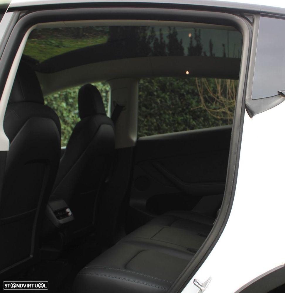 Tesla Model Y Long Range Dual Motor AWD - 12