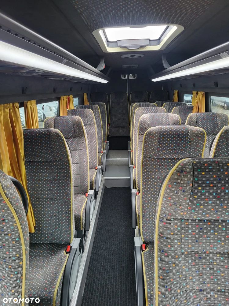 Volkswagen Crafter 24 - miejsca + 3 stojące - 9