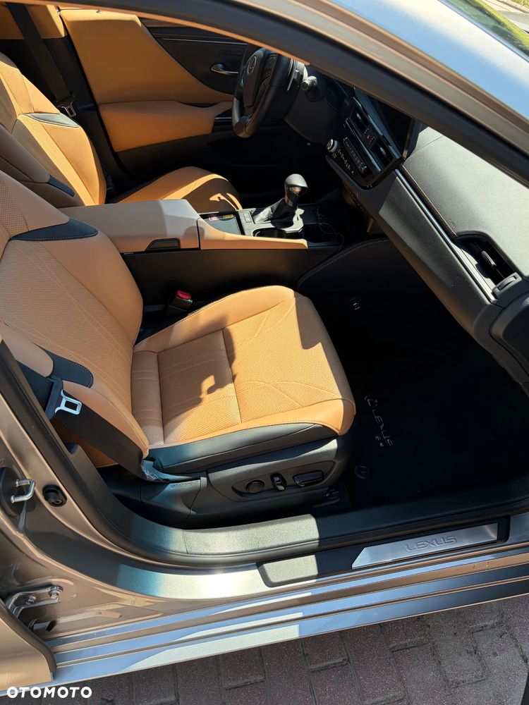 Lexus ES - 9