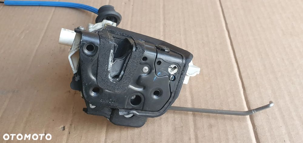 Zamek prawy tył tylny prawy Audi A8 D3 4E0839016H - 2