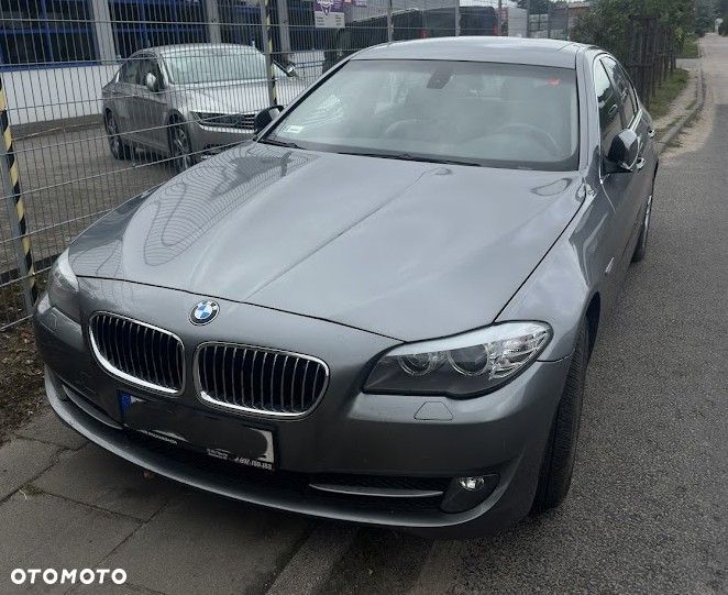 BMW Seria 5 528i - 2