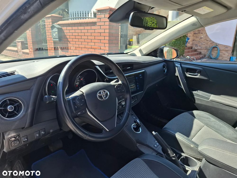 Toyota Auris - 11