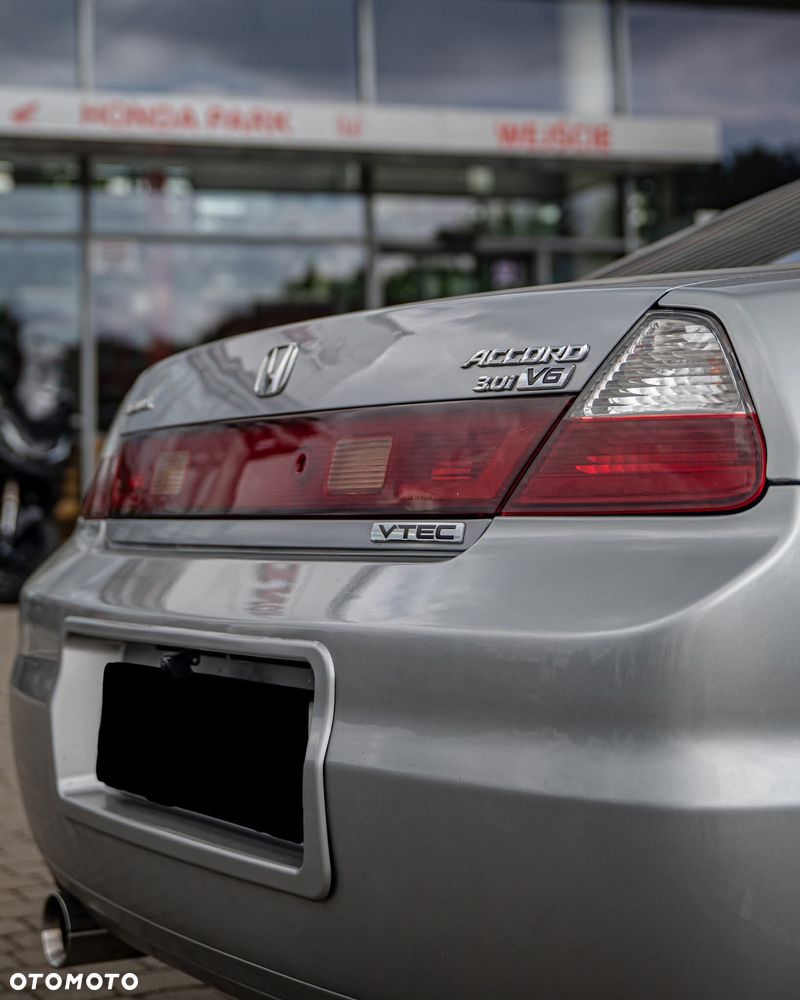 Honda Accord 3.0i ES - 6