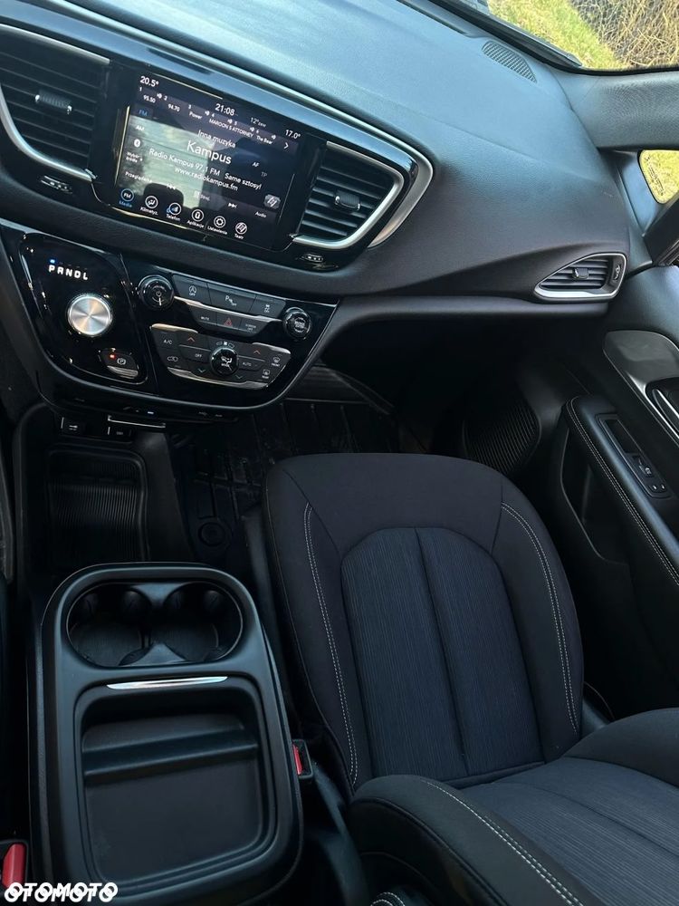 Chrysler Pacifica - 4