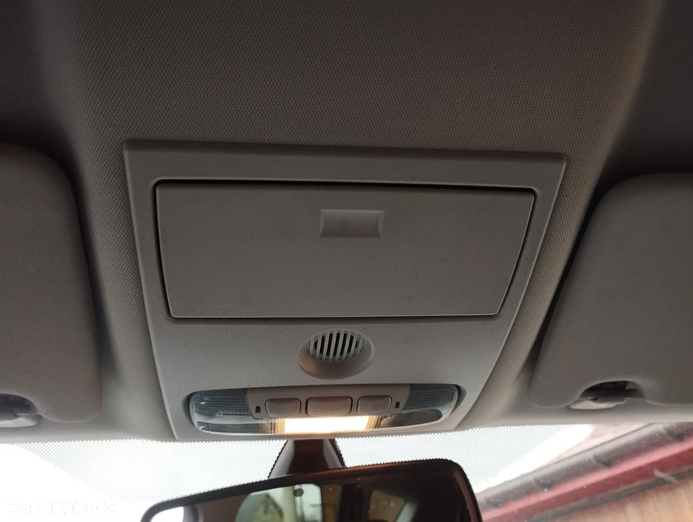 Ford Kuga 2.0 TDCi 2x4 Titanium - 37