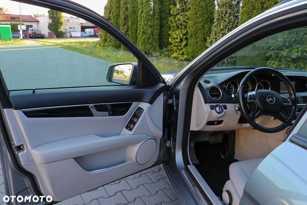Mercedes-Benz Klasa C 200 CDI DPF Automatik Elegance - 28