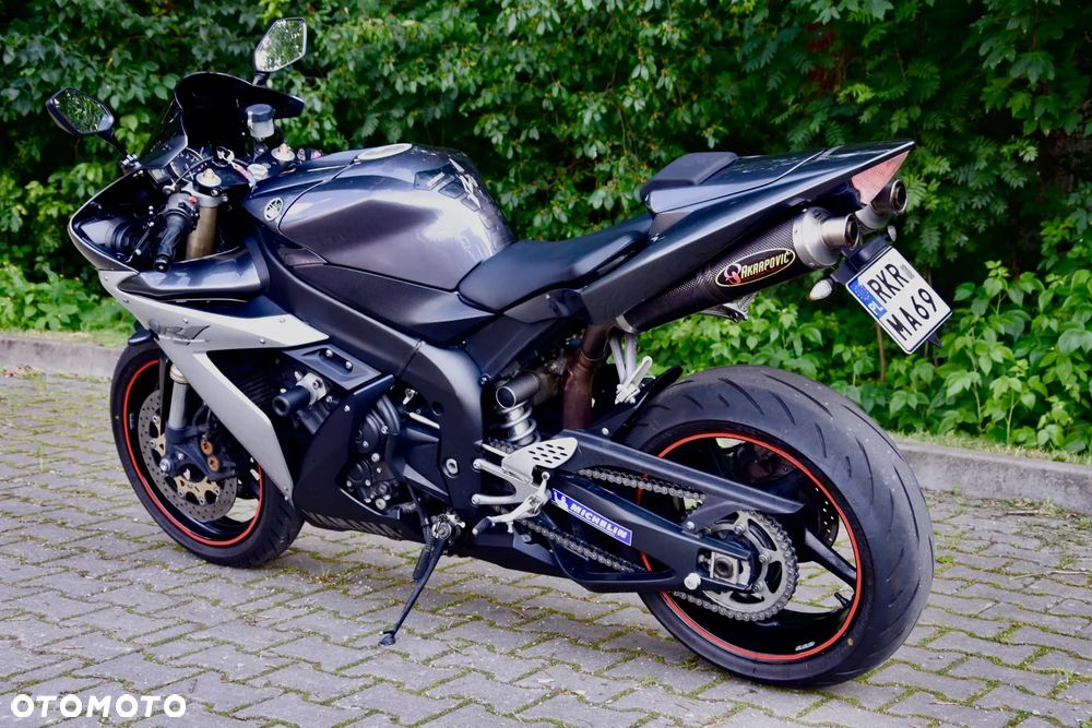 Yamaha R1 - 9