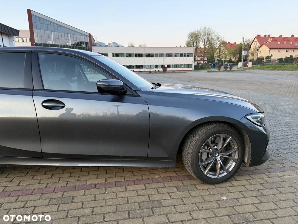 BMW Seria 3 330i - 10