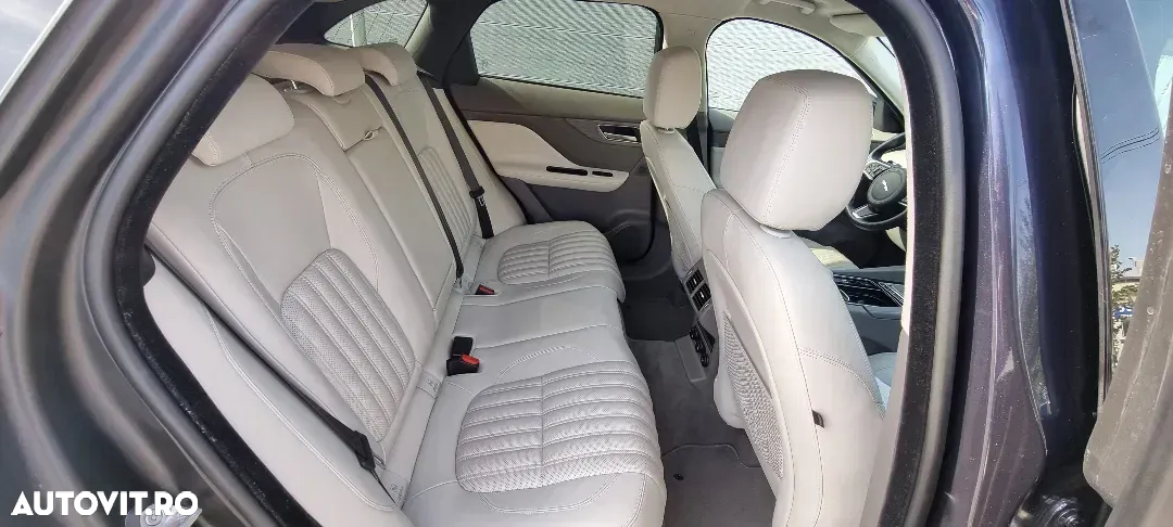 Jaguar F-Pace 25d AWD Aut. Portfolio - 14