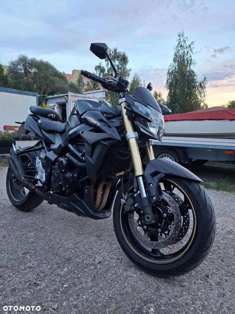 Suzuki GSR - 10