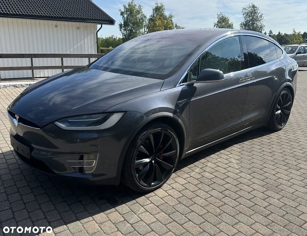 Tesla Model X - 2