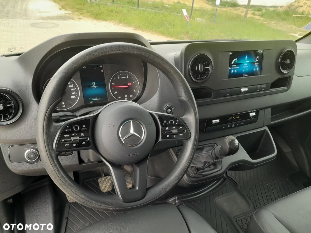 Mercedes-Benz Sprinter - 14