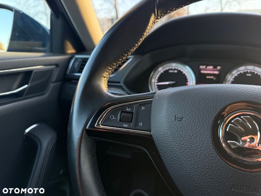 Skoda Superb 2.0 TDI Style DSG - 25