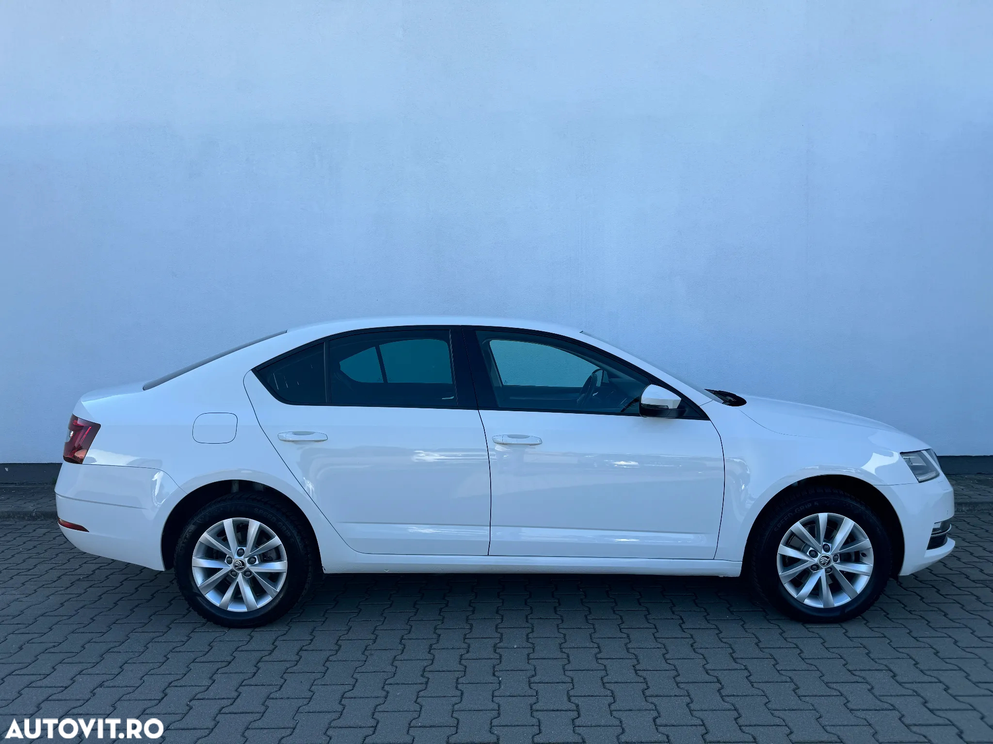 Skoda Octavia 2.0 TDI DSG 4X4 Style - 3