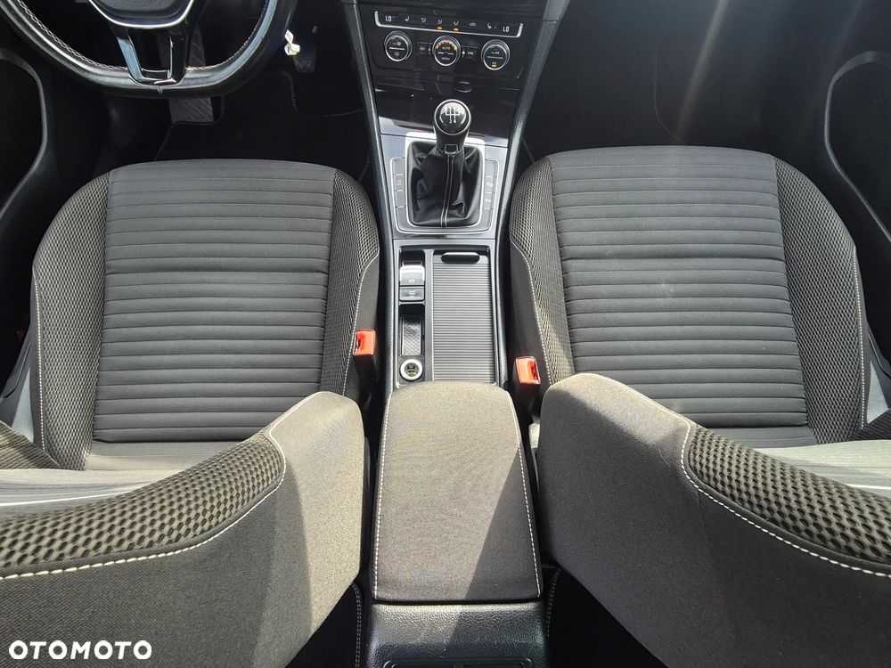 Volkswagen Golf - 35