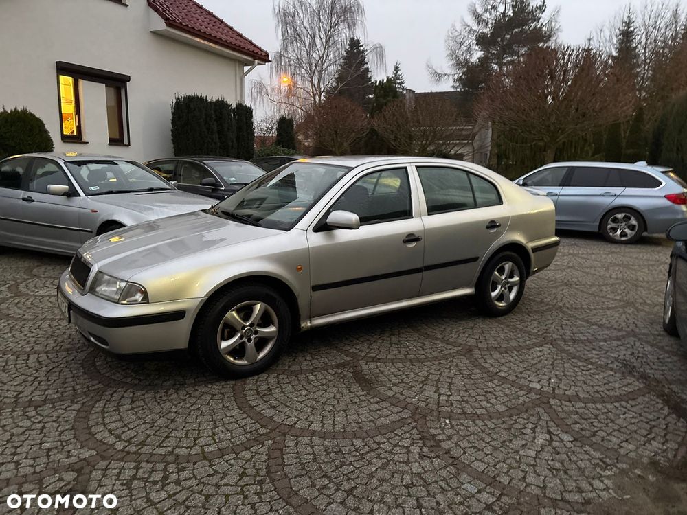 Skoda Octavia 1.6 GLX - 8