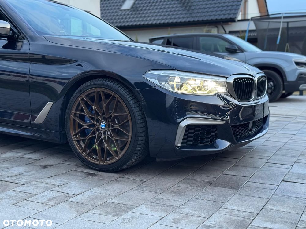 BMW Seria 5 M550i xDrive - 11