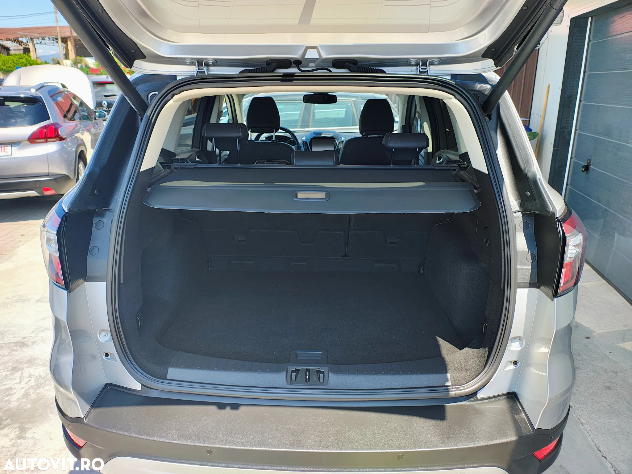 Ford Kuga 2.0 TDCi 2x4 Titanium - 30