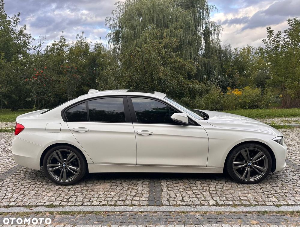 BMW Seria 3 328i Sport Line - 3