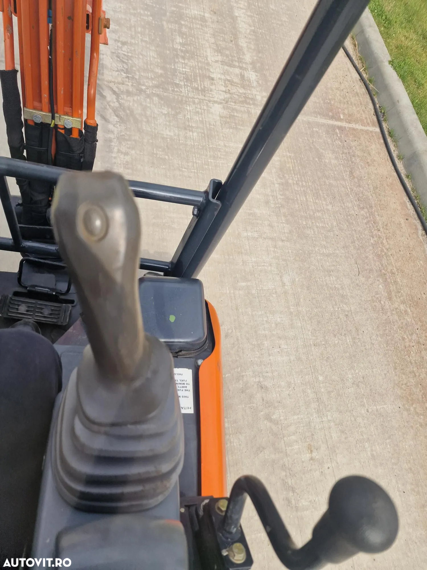 Hitachi ZX19, 2 tone, 2021, 1.689h, 19.900EUR+tva, CUPLA RAPIDA+3 cupe noi, rotire in gabarit, latime 1m, extinsii senile la 1,3m, FARA CABINA,  16CP, Inst picon, posibilitate leasing-PROMOTIE 19.900 EUR+Tva - 3