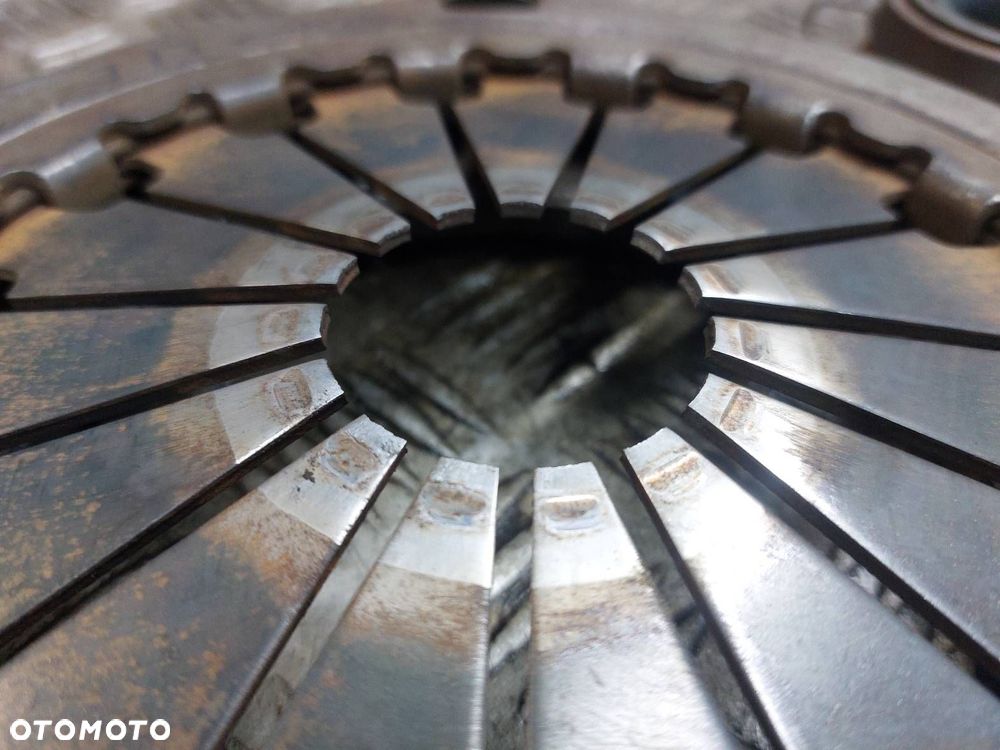 SPRZĘGŁO TARCZA + DOCISK + ŁOŻYSKO OPOROWE TOYOTA YARIS I 1.4 D4D - 2