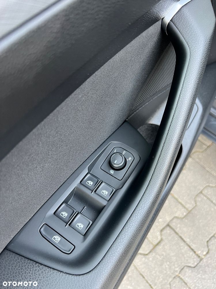 Volkswagen Passat 2.0 TDI Business DSG - 13