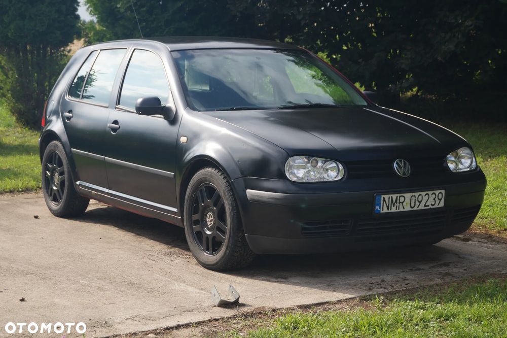 Volkswagen Golf - 1