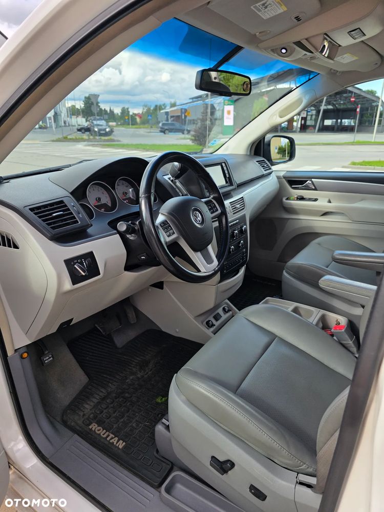 Volkswagen Routan - 15