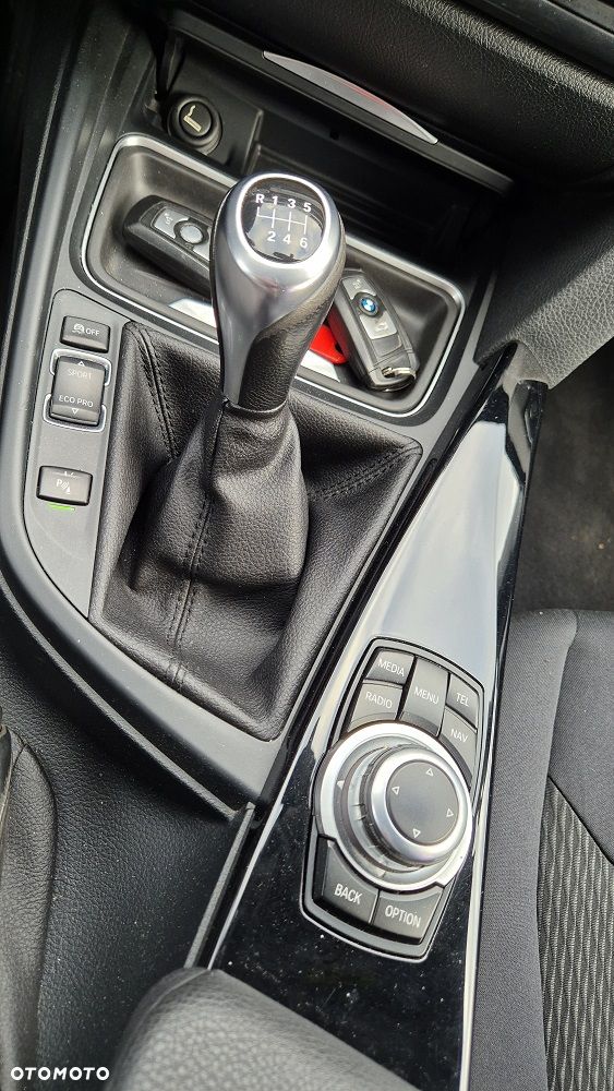 BMW Seria 3 318d - 11