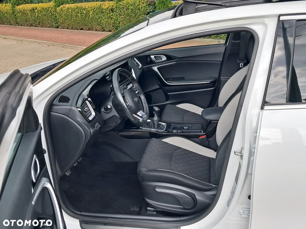 Kia ProCeed 1.4 T-GDI GT Line - 16