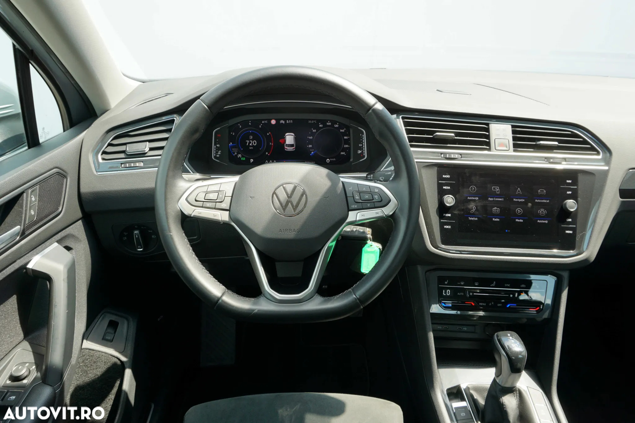 Volkswagen Tiguan - 12