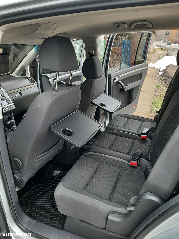 Volkswagen Touran 1.9 TDI DPF Highline DSG - 9