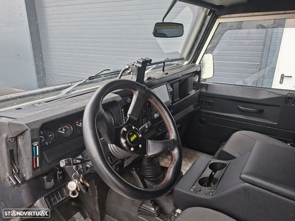 Land Rover Defender - 3