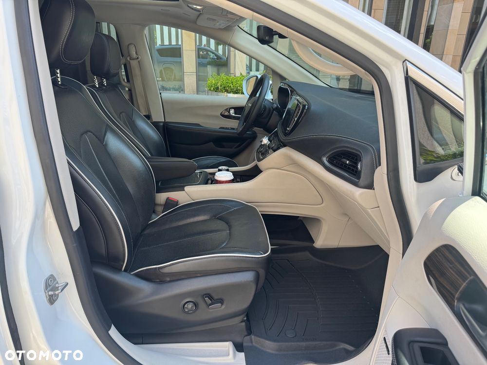 Chrysler Pacifica - 28