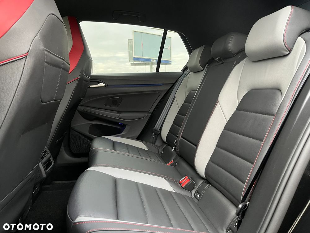 Volkswagen Golf - 10